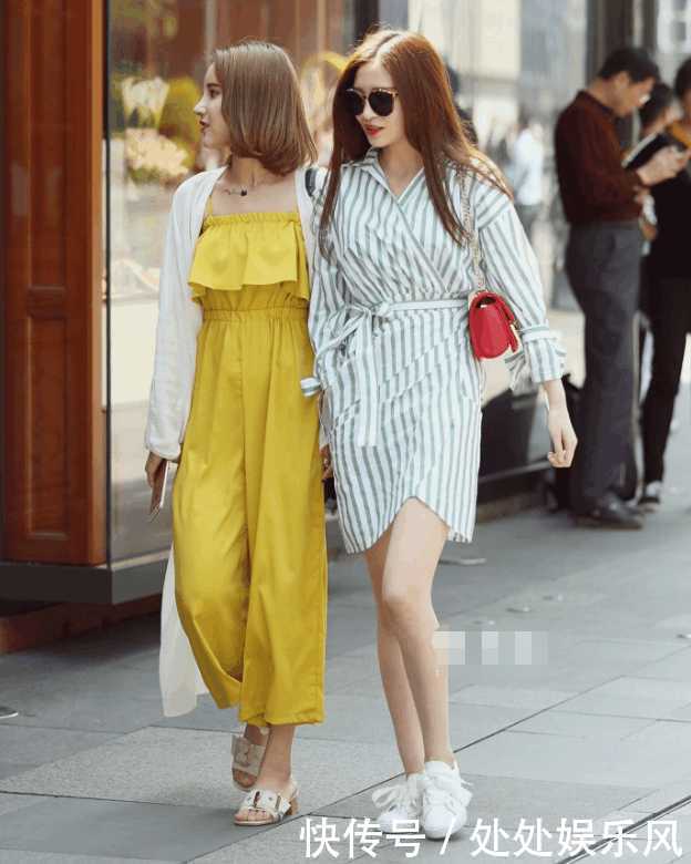 街拍: 温柔的闺蜜姐妹花, 清凉的穿搭真美,争奇