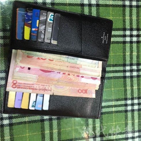 暖心!装满现金和卡的钱包丢了 幸亏这位 90 后