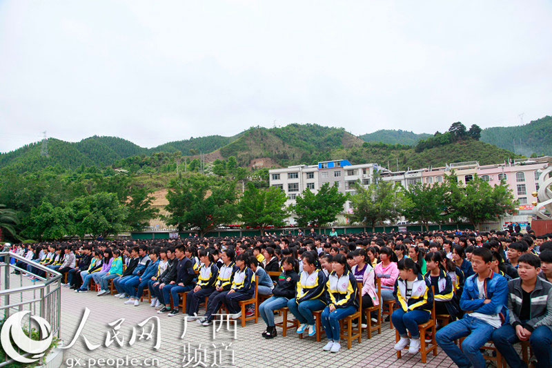 县级高中的悲歌：教师、生源双流失 千余考生仅两人一本