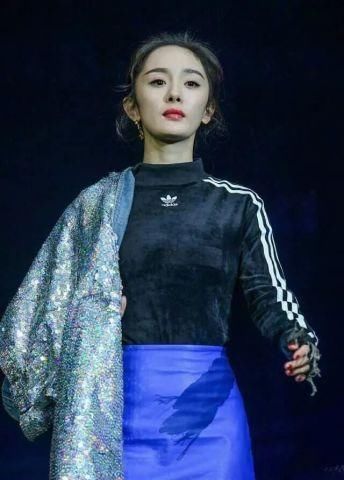 包臀裙适合什么人穿?迪丽热巴杨幂包臀裙配运