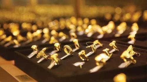 我远嫁妈说不给嫁妆,结婚娘家没来一个人,晚上