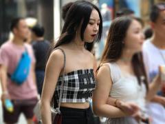 清爽夏日，女神小姐姐的穿搭酷又美，时髦养眼！