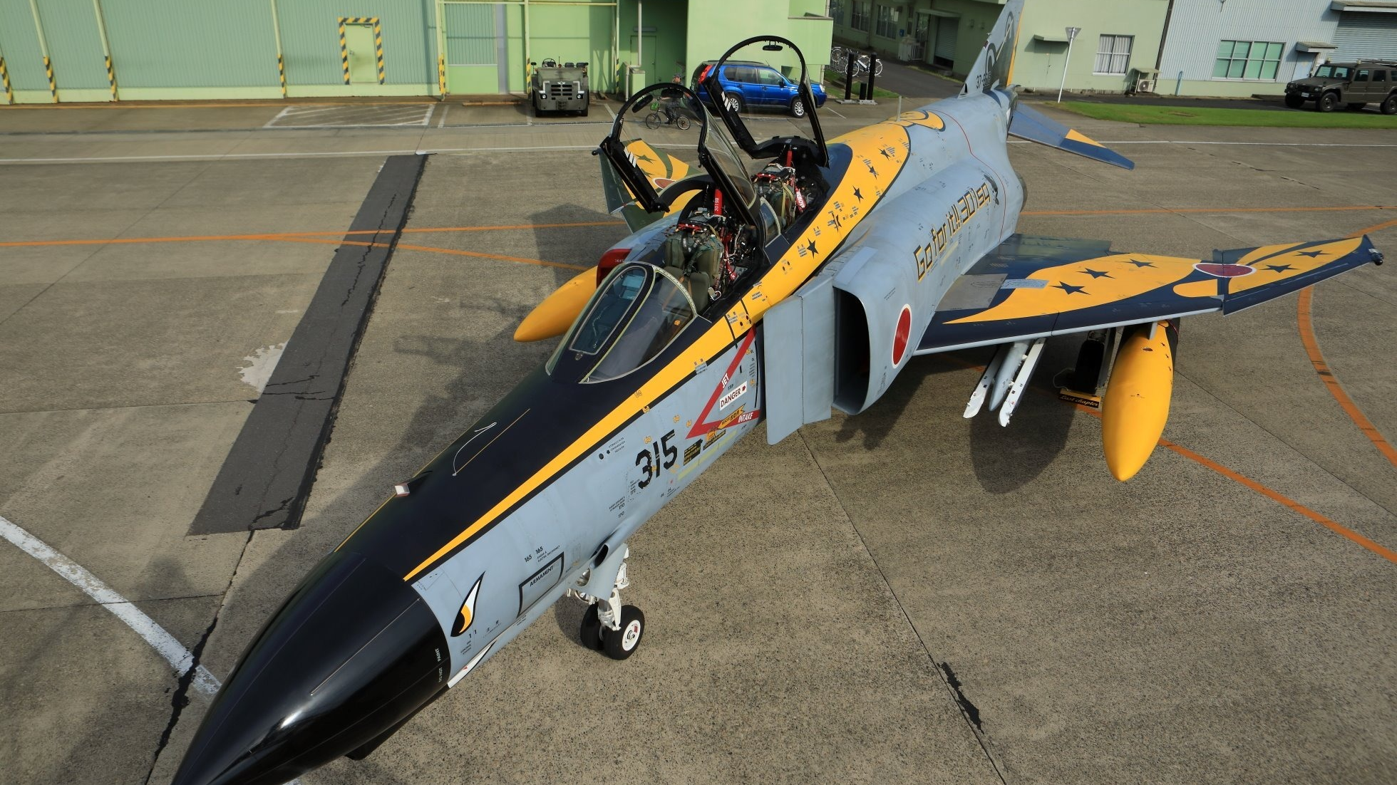 老黄瓜刷绿漆：日本老旧F-4战机换新涂装