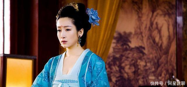 武则天出上联 河里荷花和尚摘来何人戴, 下联简直妙哉