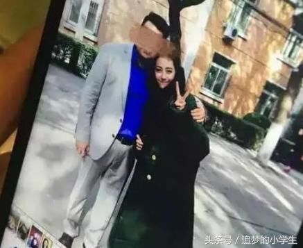 看到迪丽热巴和父母的合影,才知道杨幂为何要