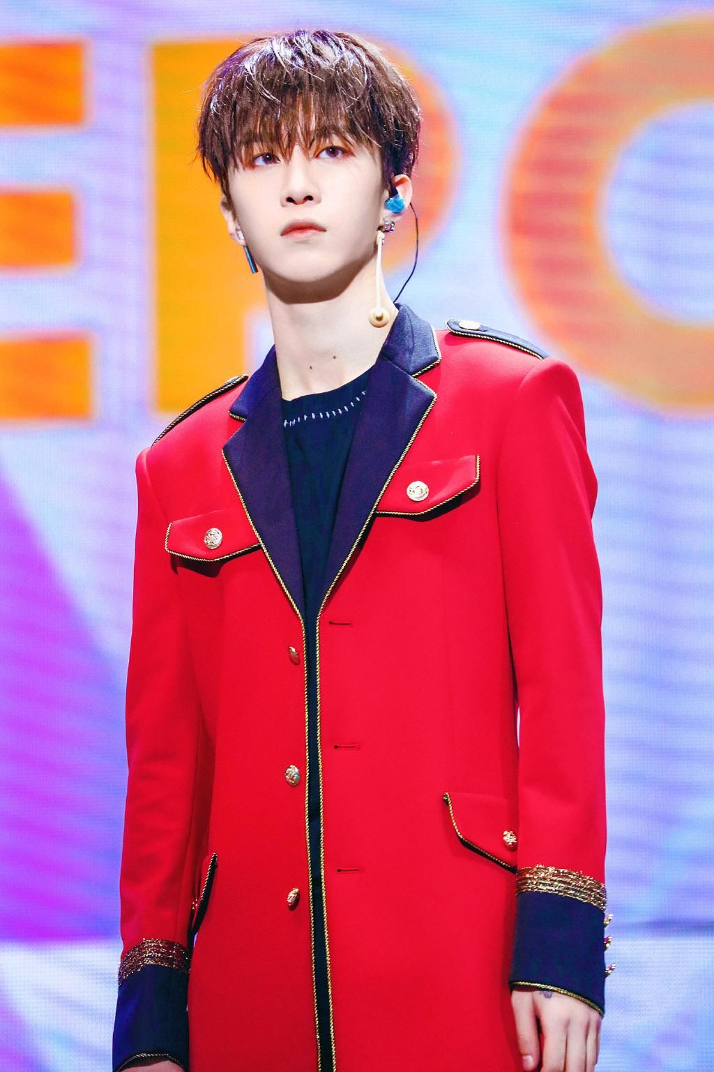 范丞丞帅气图片 范丞丞壁纸图片