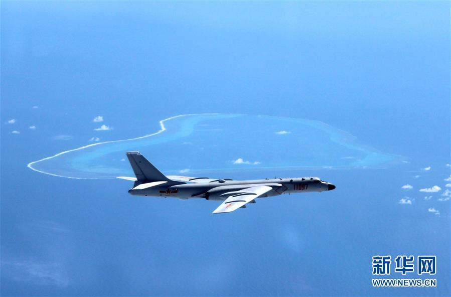 2016年7月中旬，中国空军出动轰-6K飞机赴黄岩岛等岛礁附近空域巡航。 新华社发（刘锐 摄）