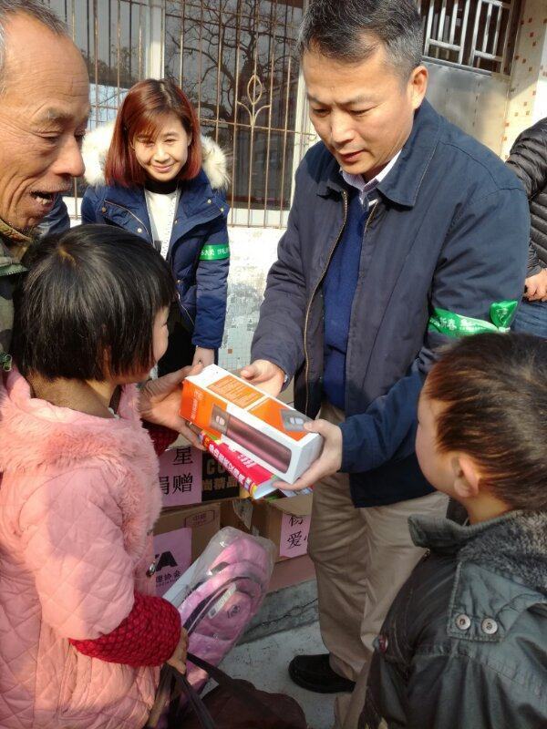 广东、深圳商业保理协会赴阳山开展扶贫慰问活