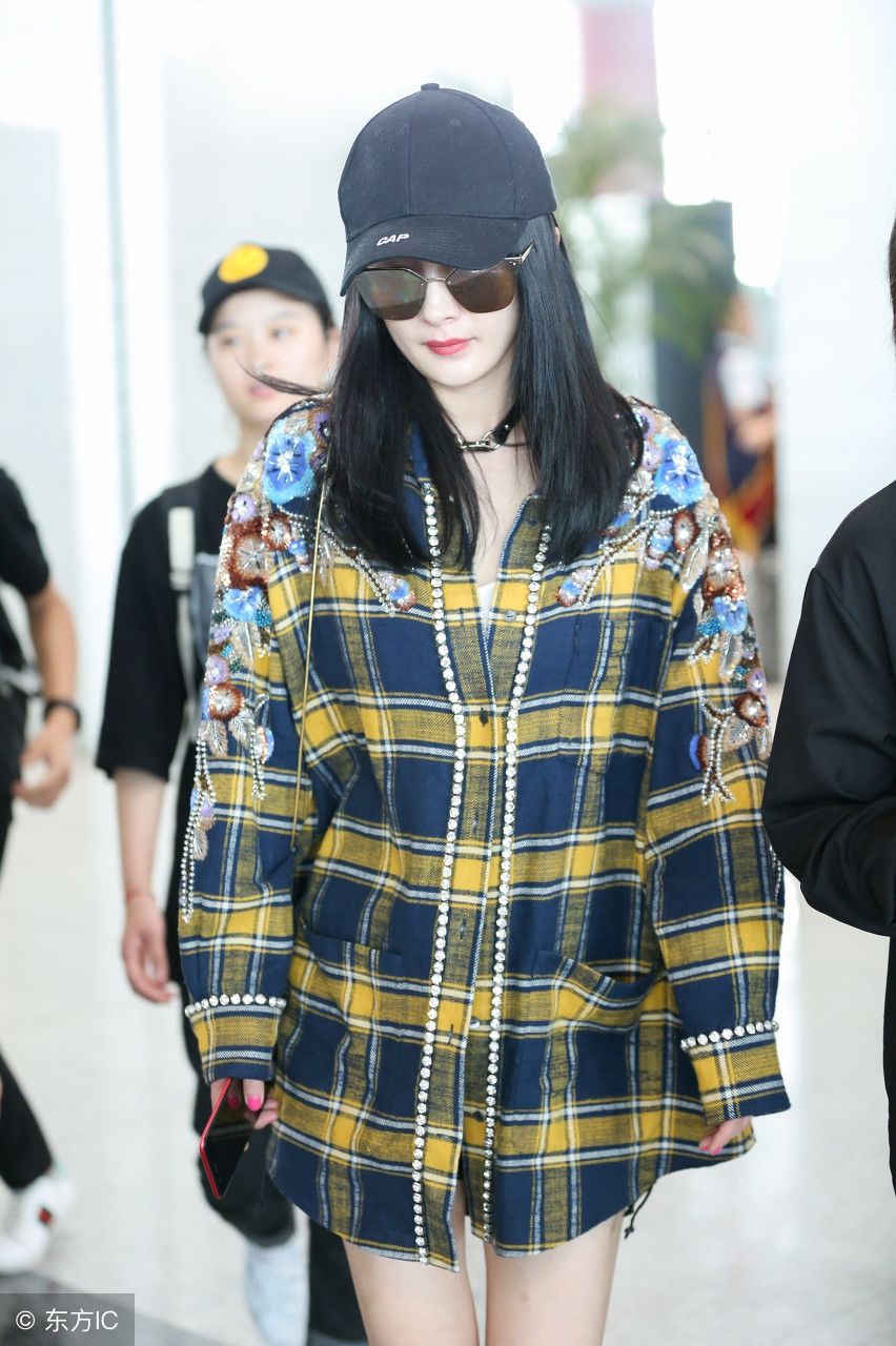 杨幂的机场艺术照,实力抢眼!