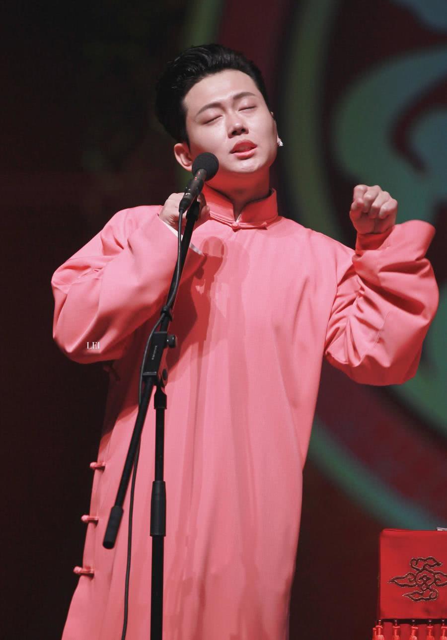 抖音学猫叫又火了,大人沐浴意外入镜,网友:我看