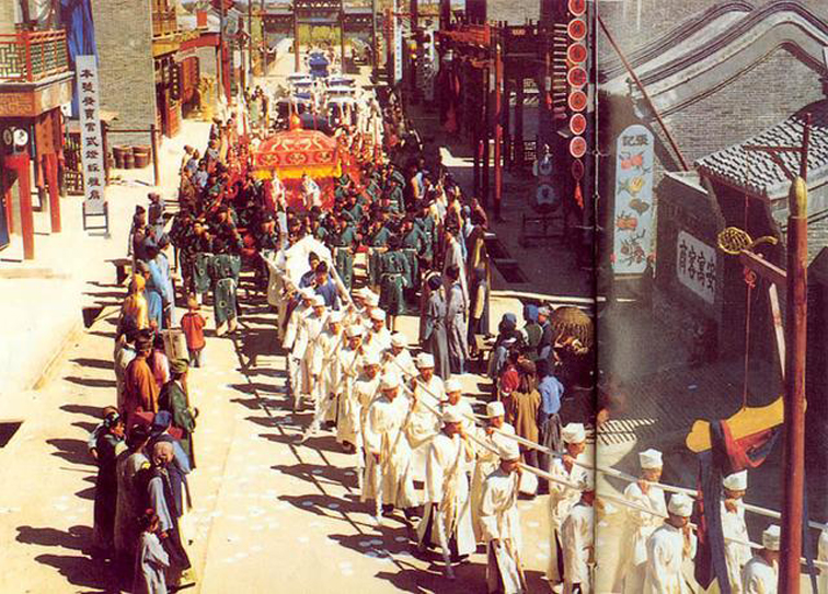 竟然有这么多王爷前来路祭,送殡.