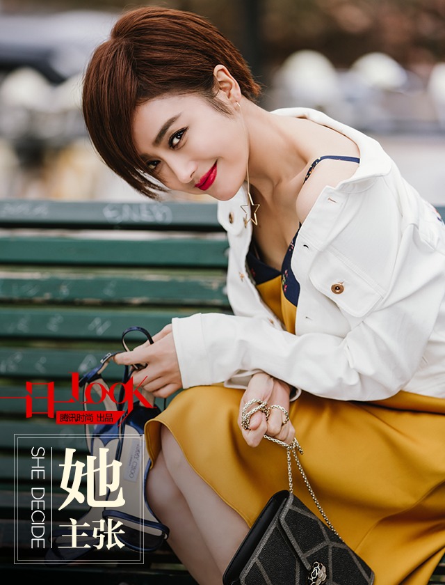 秦岚丹宁外套吊带裙 把阳光穿在身上