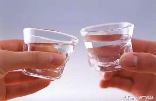 对于喝酒,曾宇始终有这样一个看法: 最贵的不一定是最好的,喜欢喝的才