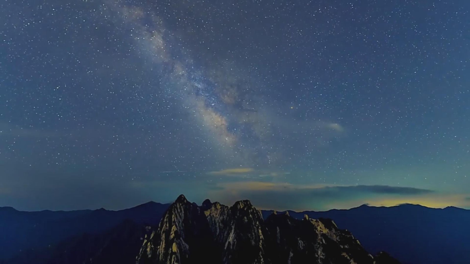 沉浸式看华山之巅的夏日绝美星空,是一种怎样的体验? 沉浸式看华山之巅的夏日绝美星空,是一种怎样的体验?