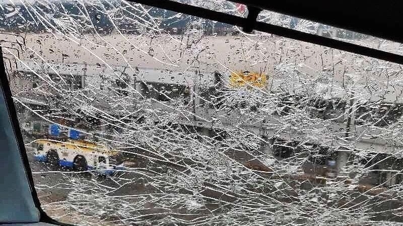南航:CZ3101广州-北京航班遭冰雹 挡风玻璃破裂