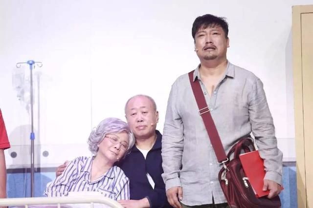 身为小品演员的贾冰,为什么现在会这么火,粉丝