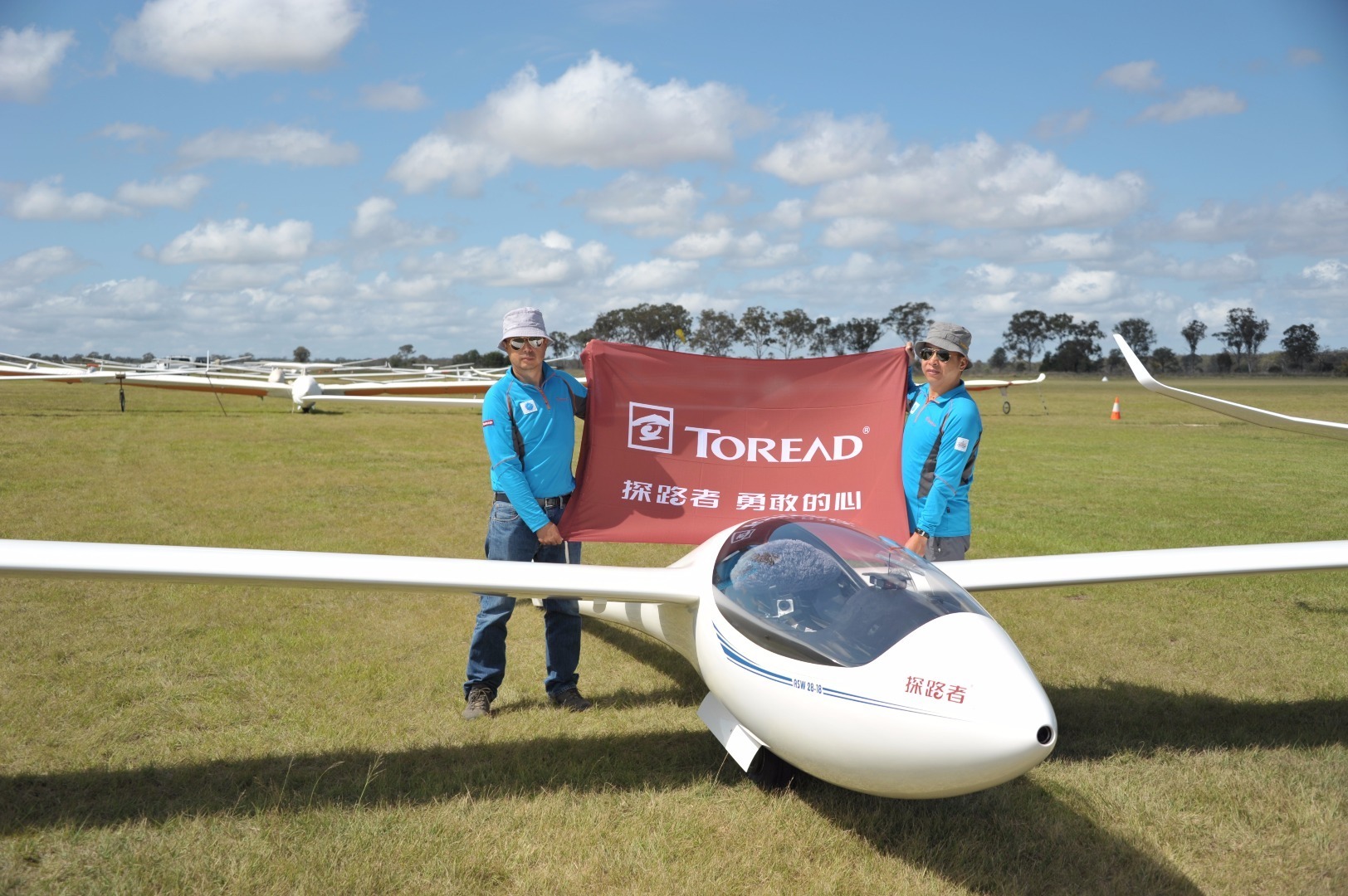2017年1月8日-22日，第34届世界滑翔锦标赛（34th FAI World Gliding Championships）将在澳大利亚Benalla举行九天之翼国际飞行俱乐部创始人杜鹏和俱乐部资深飞行爱好者商广伟将代表中国出战。