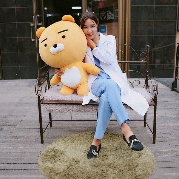 “这很明显是整容，”一名网友说。“好吧，既然说的是韩国，我确定，她肯定对自己下了不少工夫。”