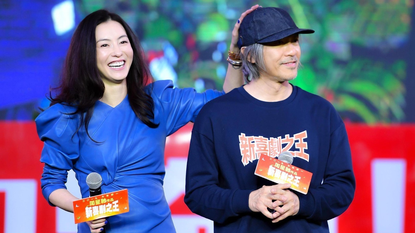 张柏芝三胎后公开亮相 对周星驰上演“摸头杀” 看不出刚生三胎 张柏芝三胎后公开亮相 对周星驰上演“摸头杀” 看不出刚生三胎