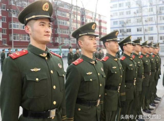 军人出军营时可以穿军装吗?很多人都搞错了!