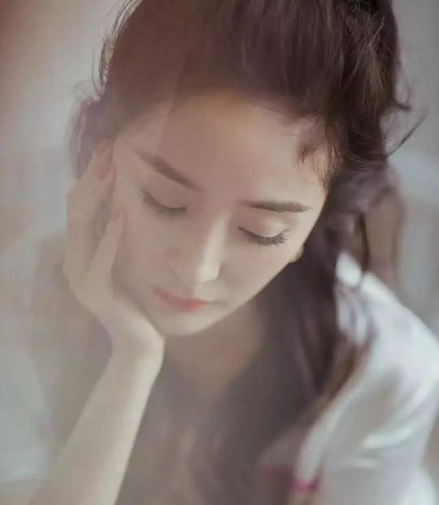 杨幂植发失败?黄子韬一记额头吻直接破功,毫