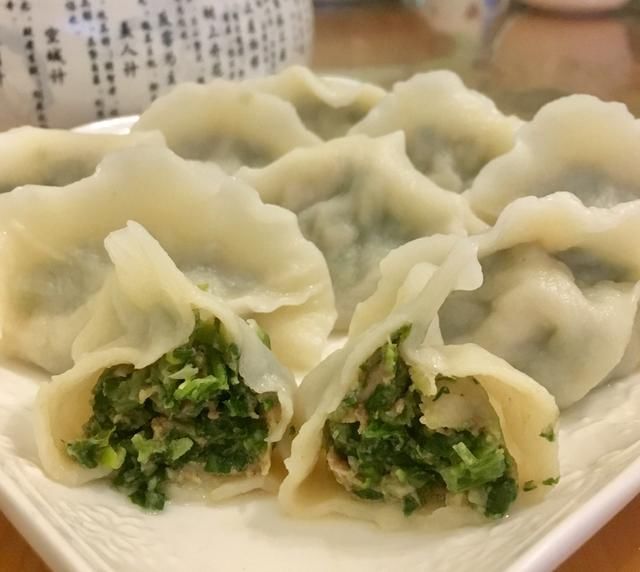 用苔菜包饺子营养健康又好吃,苔菜猪肉水饺的