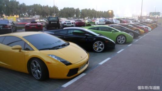 在迪拜每年都会有大量的豪车被丢弃,这到底是