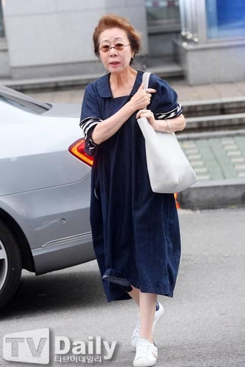 年过七旬的尹汝贞,不亚于年轻人的时尚