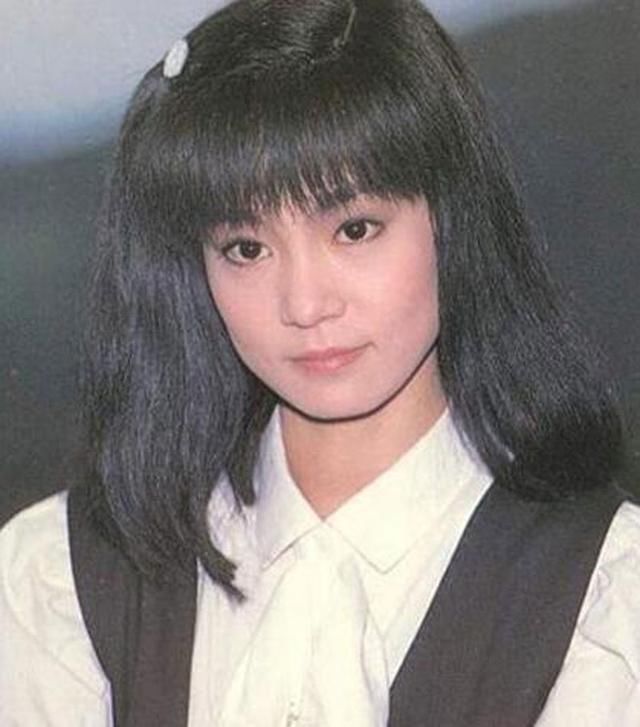 在当年,琼瑶女郎是为数不少,其中刘雪华无疑是非常经典的一位,在年轻