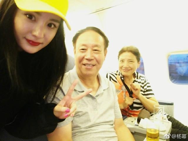 68岁崔新琴生活照带出多个大牌明星 王珞丹贾