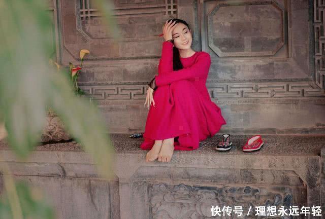 60岁的杨丽萍为什么能成为佛系少女因为她有