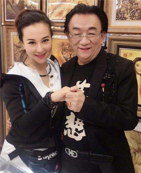 侯耀华与安娜金(图片来自安娜金微博)