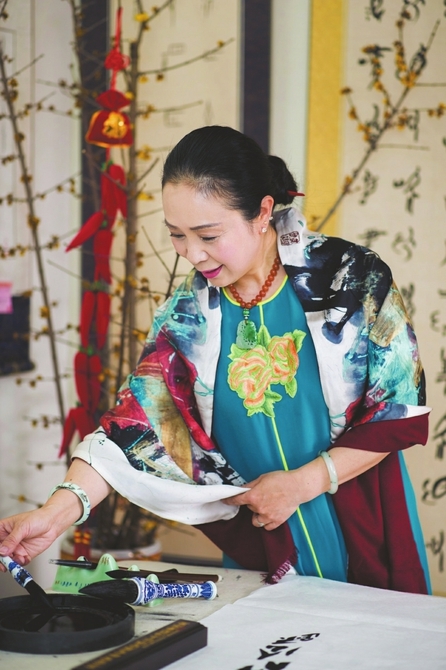 揭秘隐藏成都的"雪花秘扇"女书:书写女性人生