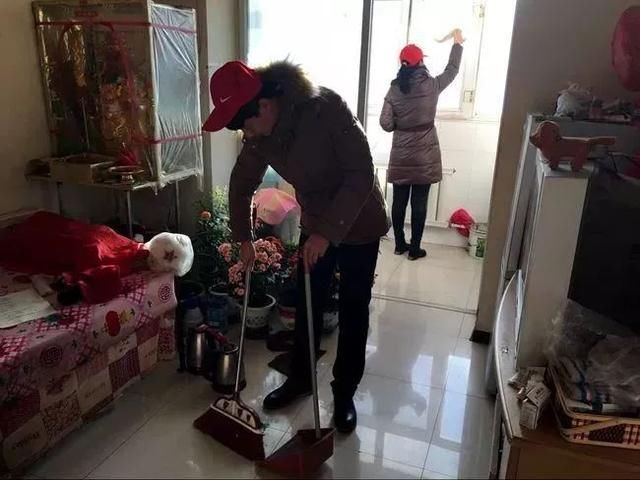 青动态浓江农场社区团支部开展节前慰问贫困户