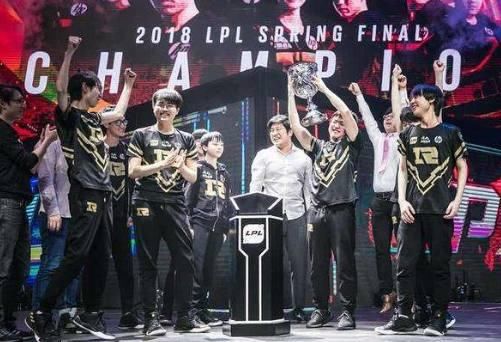 LOL职业选手工资是多少?LPL有硬规定,选手底