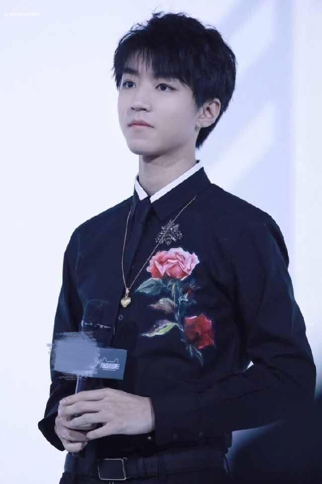 王俊凯现身求婚活动现场,不明所以尴尬喊停