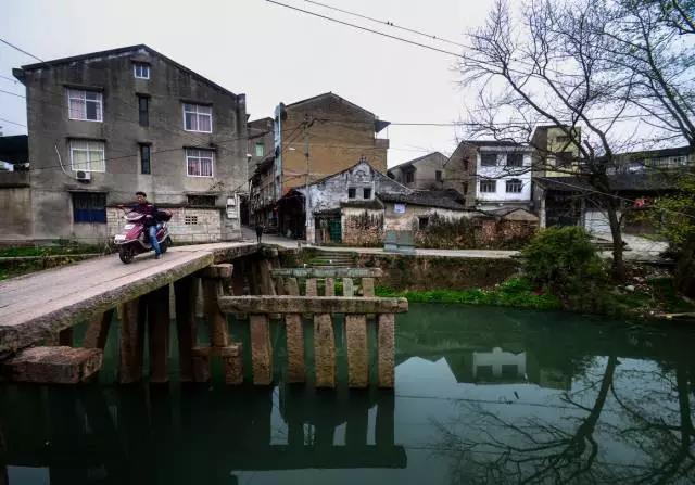 来陶山,定要看看这座八卦桥,别具特色.