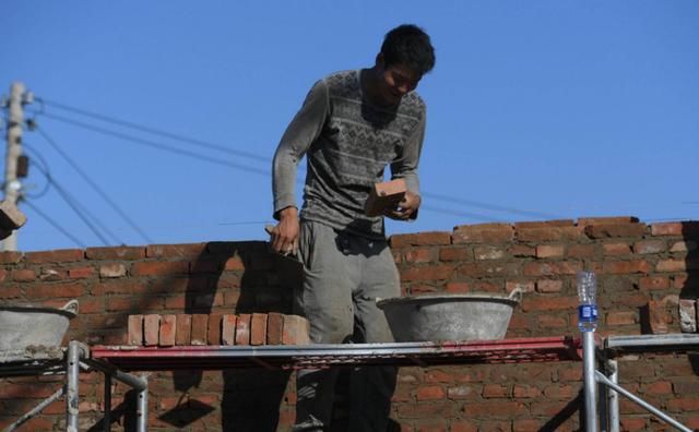 儿子外地打工,时常梦见离世母亲对他说:儿子快