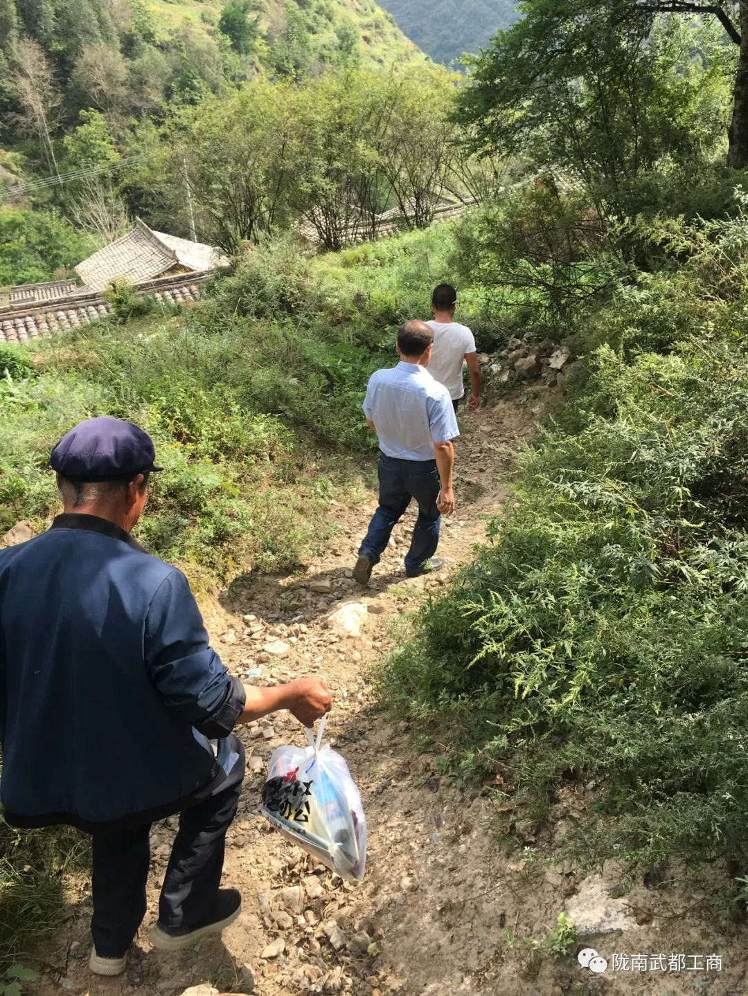 【人物传记】刘喜龙深入蒲池乡王坪村杨沟村开