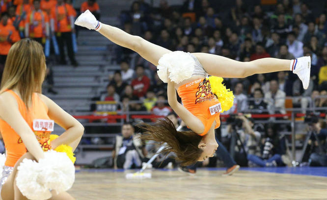 2016年12月7日,广东东莞,16/17赛季cba常规赛第15轮,广东队在主场以