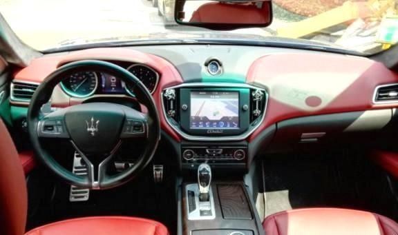 赵华军说:"就是在这辆车的内饰上被嘲笑的.