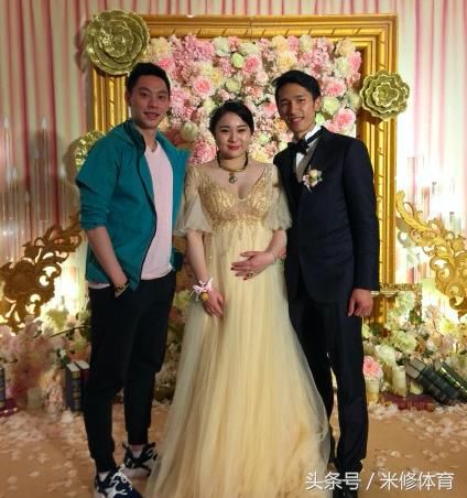 国家羽毛球队现役男单主力奉子成婚!妻子挺大