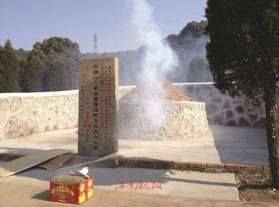 伴随着88响礼炮,位于梅园公墓内的无锡市级文保单位,始建于南宋的尤袤