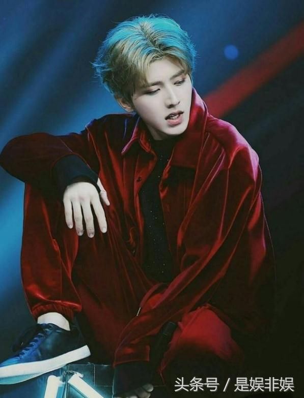 《偶像练习生》蔡徐坤穿过的7套舞台装,第3套