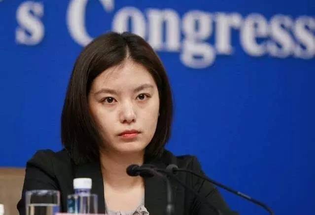 女神翻译连续9年亮相总理记者会 曾准确译古诗词