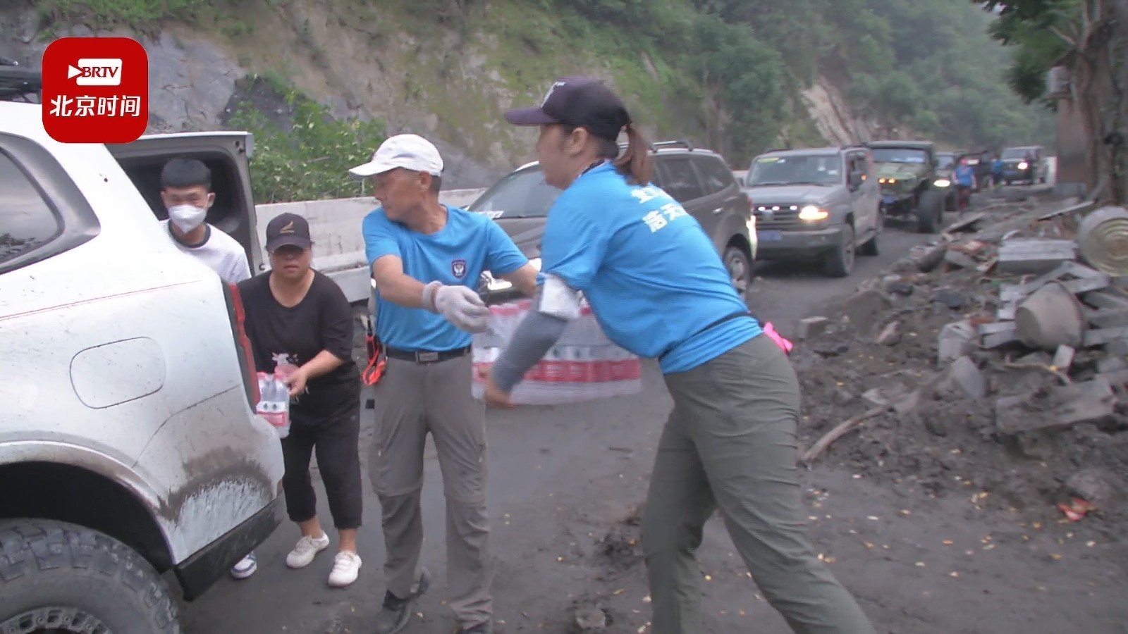 一方有难 八方支援!民间爱心物资陆续送抵门头沟受灾地区 一方有难 八方支援!民间爱心物资陆续送抵门头沟受灾地区