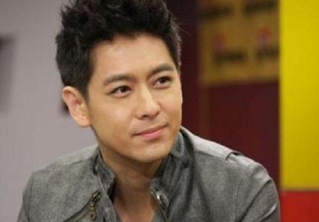 网上传出44岁林志颖近期照片,网友惊呼:林志颖