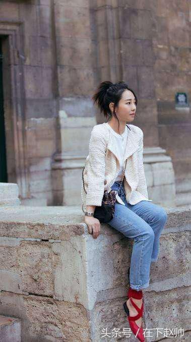 白百何越来越大胆了!紧身裙印出三角区,井柏然