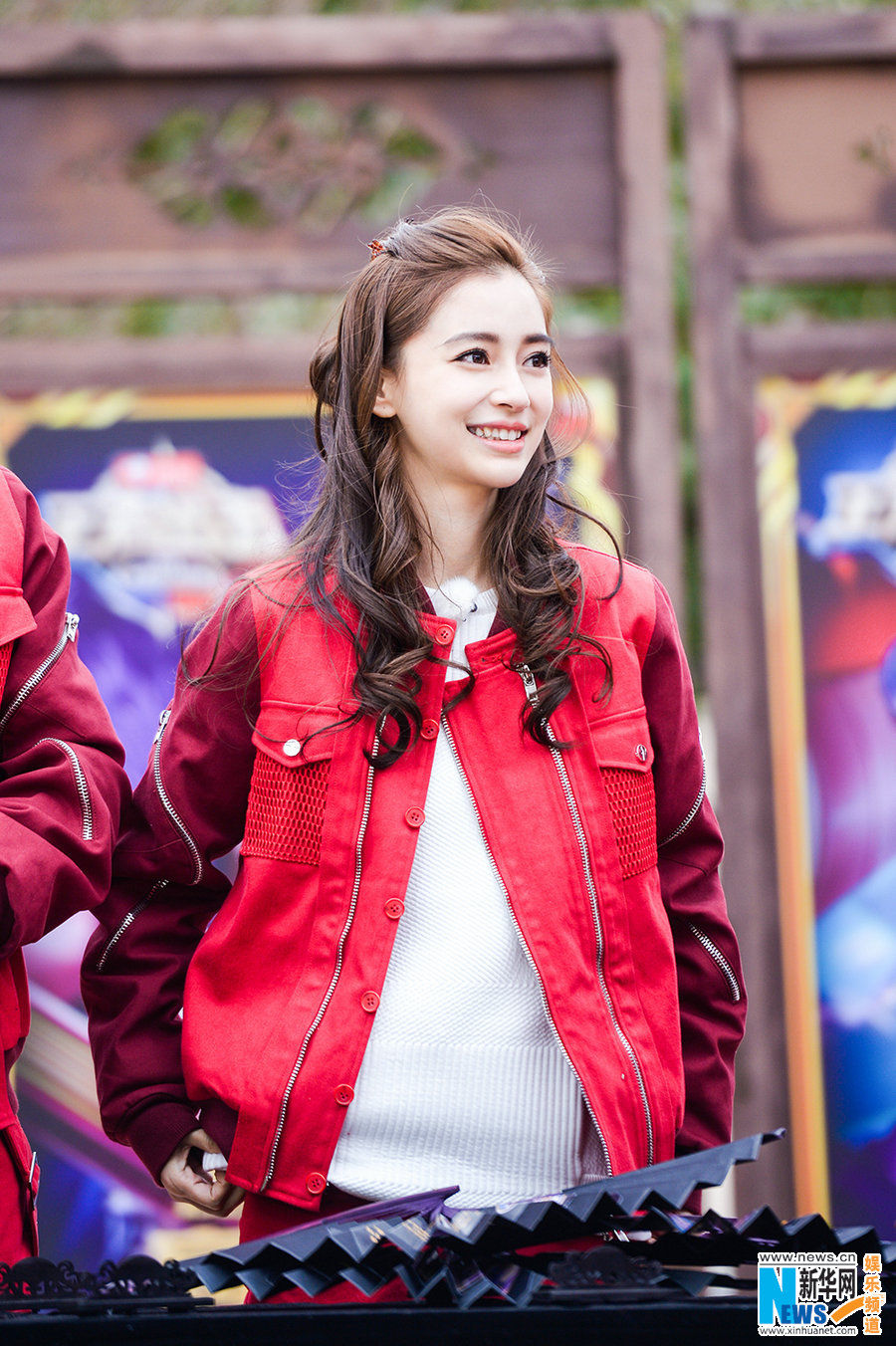 angelababy新综艺开播 最美妲己变身智慧担当