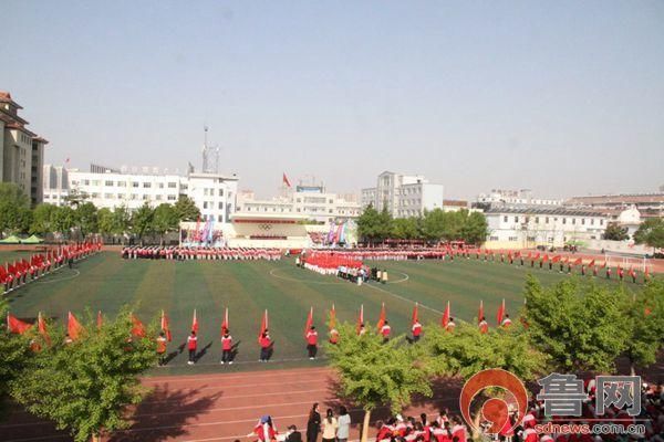 滕州市北辛中学隆重举行2018年春季田径运动